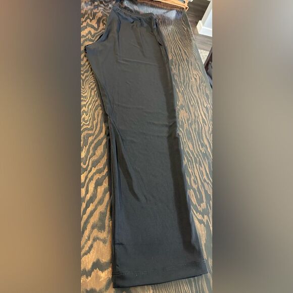 Woman’s Chico's Pull-On Dress Pants Black Flowy (448) - Picture 1 of 6